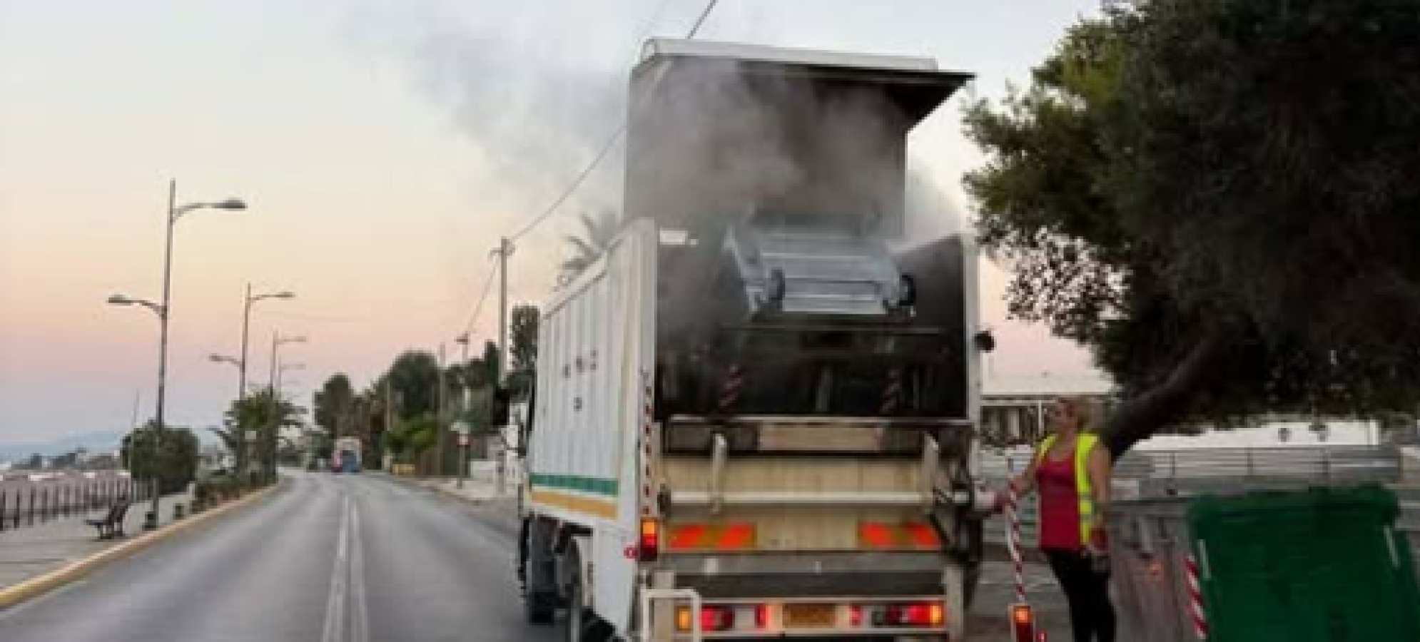 Δήμος Καλαμάτας : Πλύσιμο κάδων απορριμμάτων και έκκληση σε δημότες και επαγγελματίες να διατηρούν την πόλη καθαρή